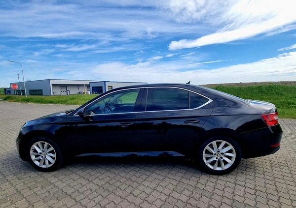 Skoda Superb cena 84900 przebieg: 159000, rok produkcji 2018 z Ryglice małe 191